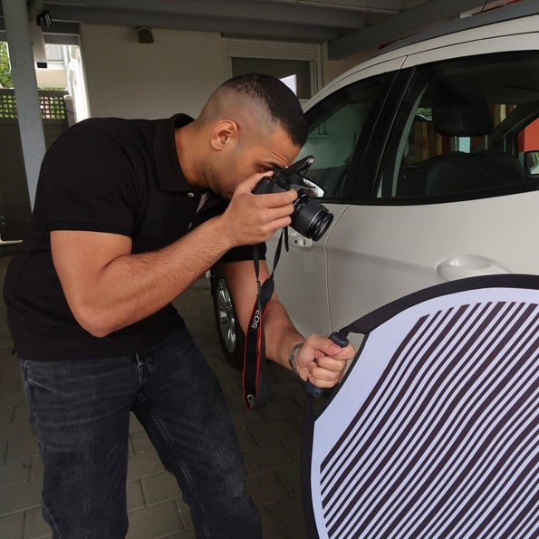 Karim Najami bei der Fahrzeugbegutachtung